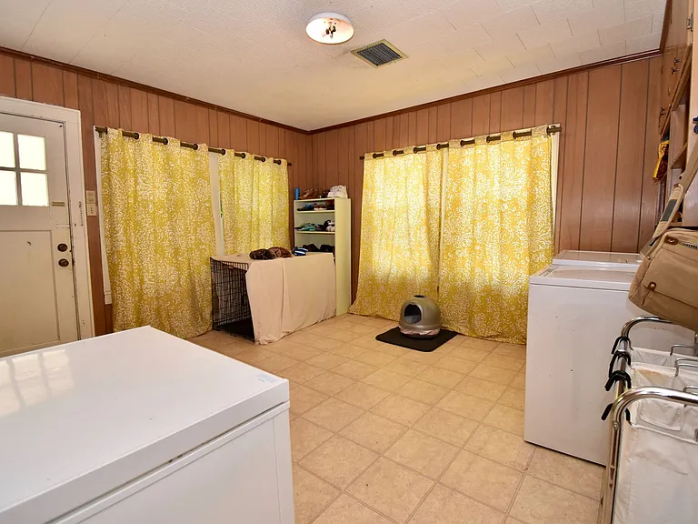 708 Tech Dr — Photo 22