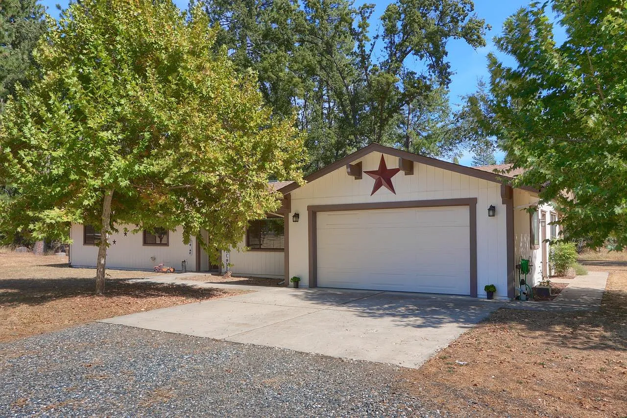 5585 Meadow Ln photo 1
