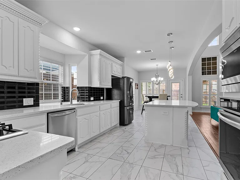 2305 Hickey Dr — Photo 2