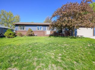 103 Perry Ln, Harrisburg, SD 57032