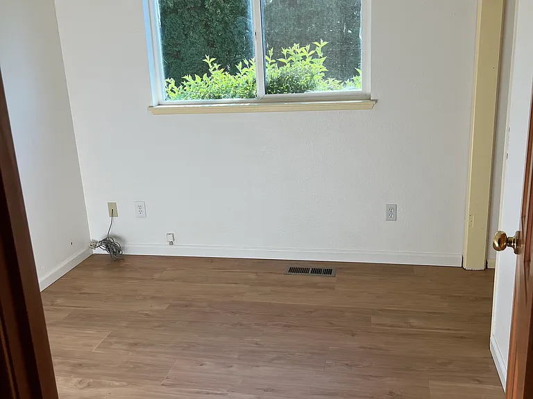 506 Hainsworth St — Photo 13