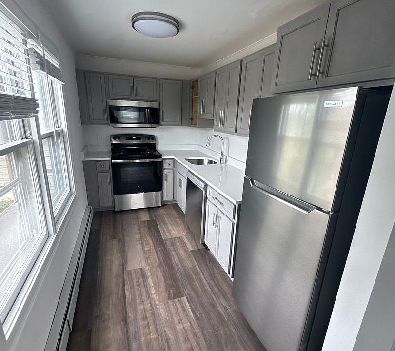1st image of 204 Flax Hill Rd #44M