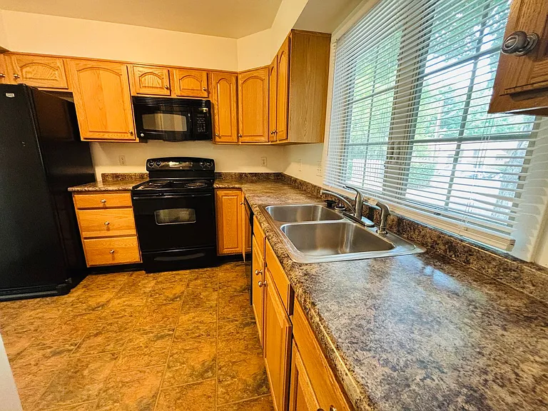 322 Shenandoah Cir — Photo 6