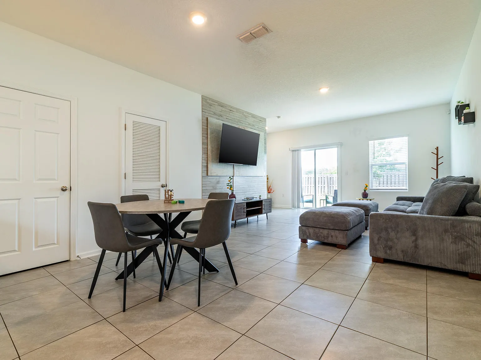 3 bed, 2.5 bath, 1502 sqft, $3,100 — Photo 4