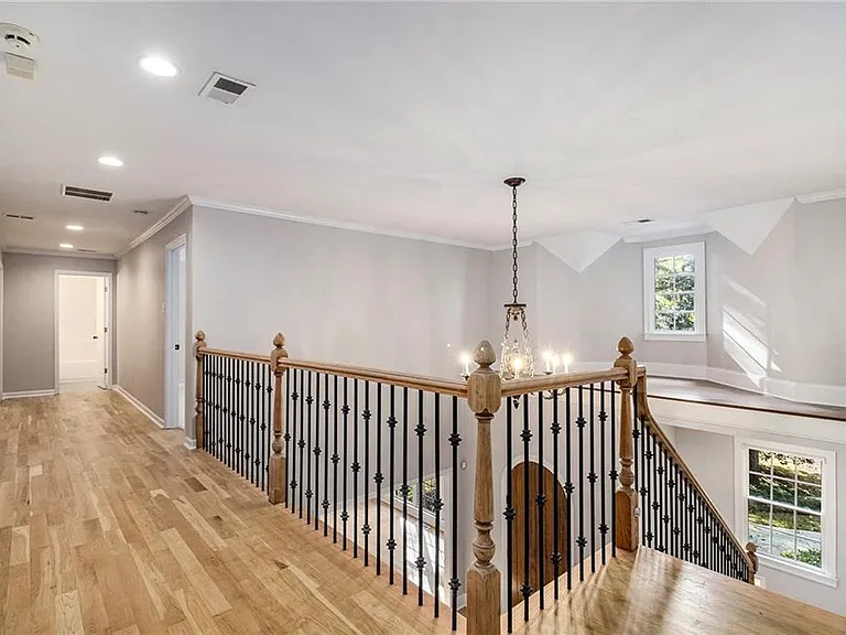 960 Landmark Dr — Photo 26