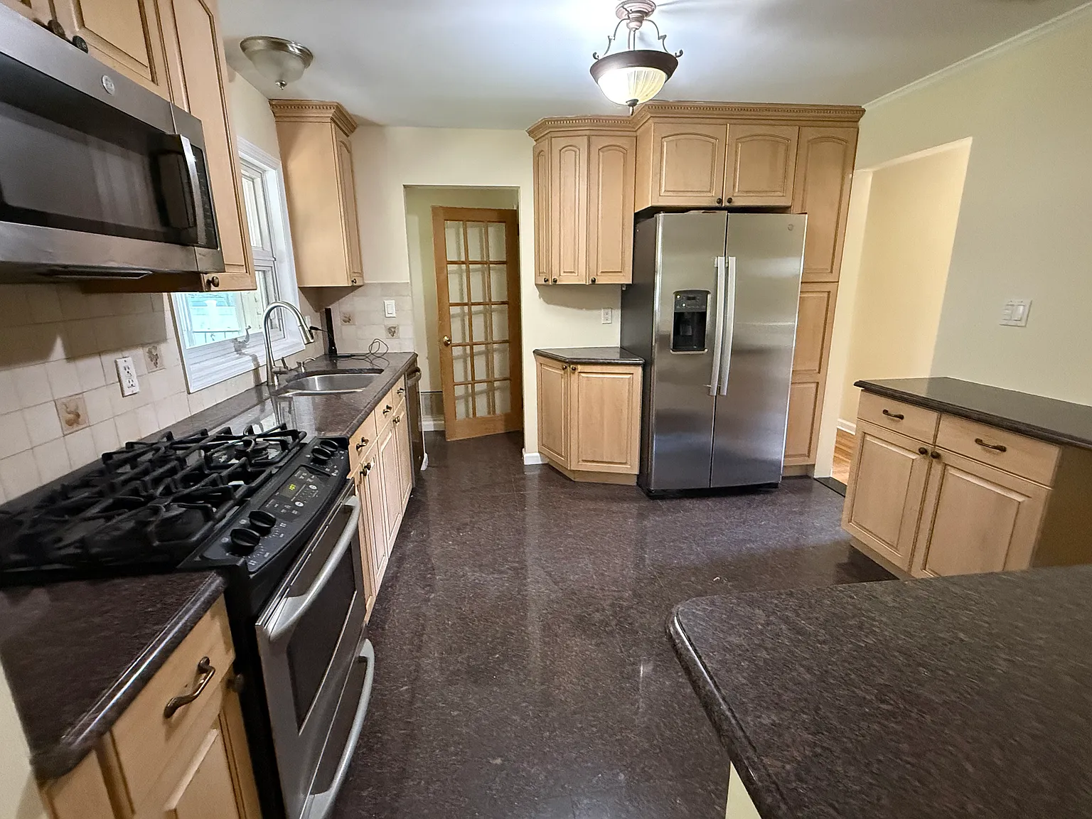 219 Willets Ln — Photo 3