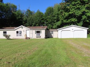 2122 Maple Ln, Hastings, MI 49058