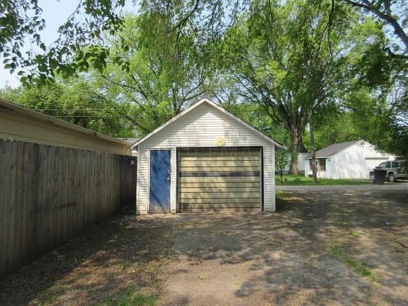 Detached Garage
