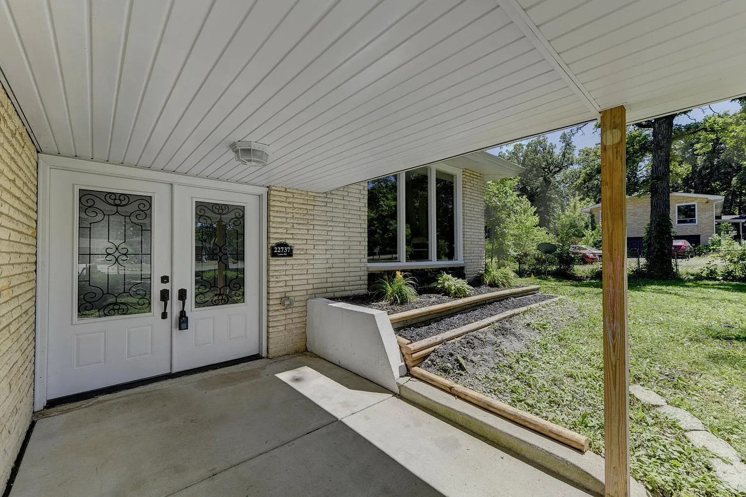22737 Lahon Rd photo 1