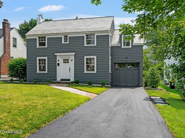 2324 Barcelona Road, Niskayuna, NY 12309