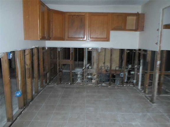 3rd image of 2958 Camellia Dr #A