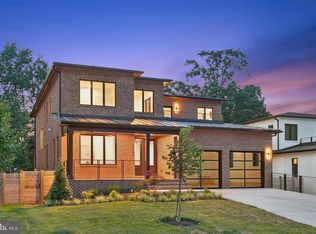 2144 Hilltop Pl, Falls Church, VA 22043