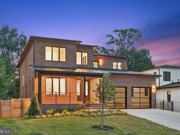 2144 Hilltop Pl, Falls Church, VA 22043