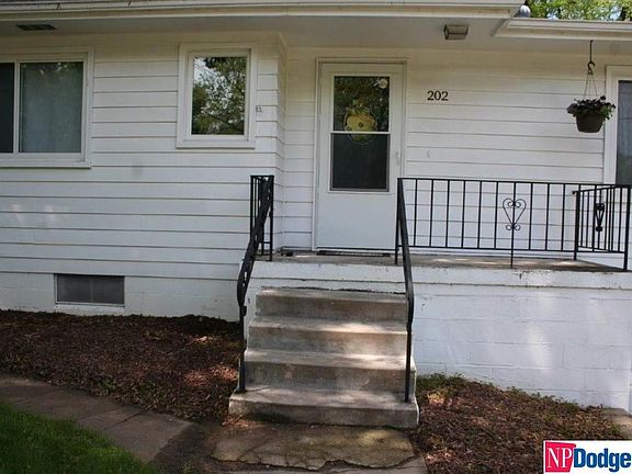 2nd image of 202 Lois Ln
