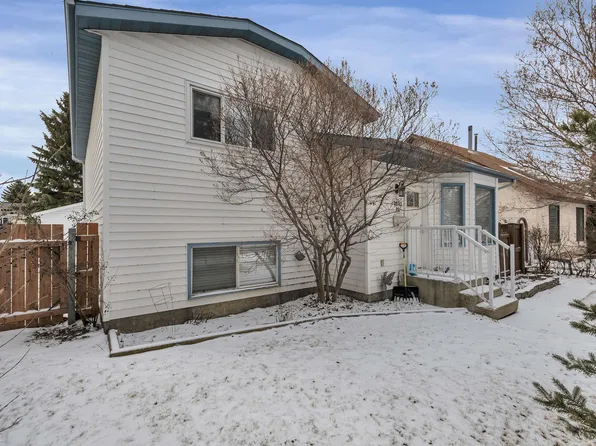 3843 26th Ave NW, Edmonton, AB T6L 4G6