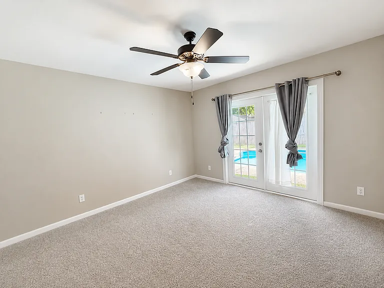 289 Honeysuckle Way — Photo 24