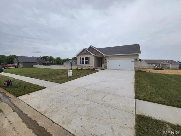 409 Acorn Way, Lebanon, IL 62254