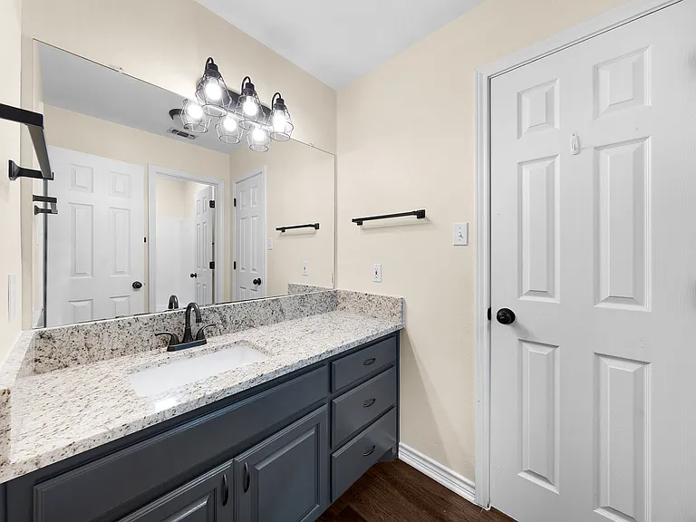 324 N Tolbert Ave — Photo 17