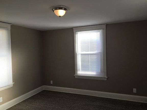 5th image of 3843 Davis Ave