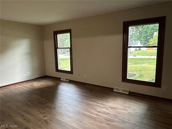 5th image of 501 Red Rock Dr