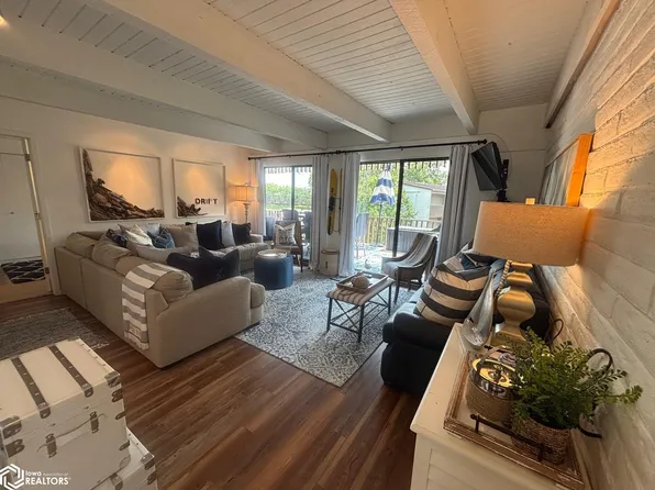 2700 N Shore Dr Unit G27, Clear Lake, IA 50428