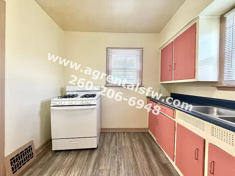 4018 S Clinton St — Photo 6