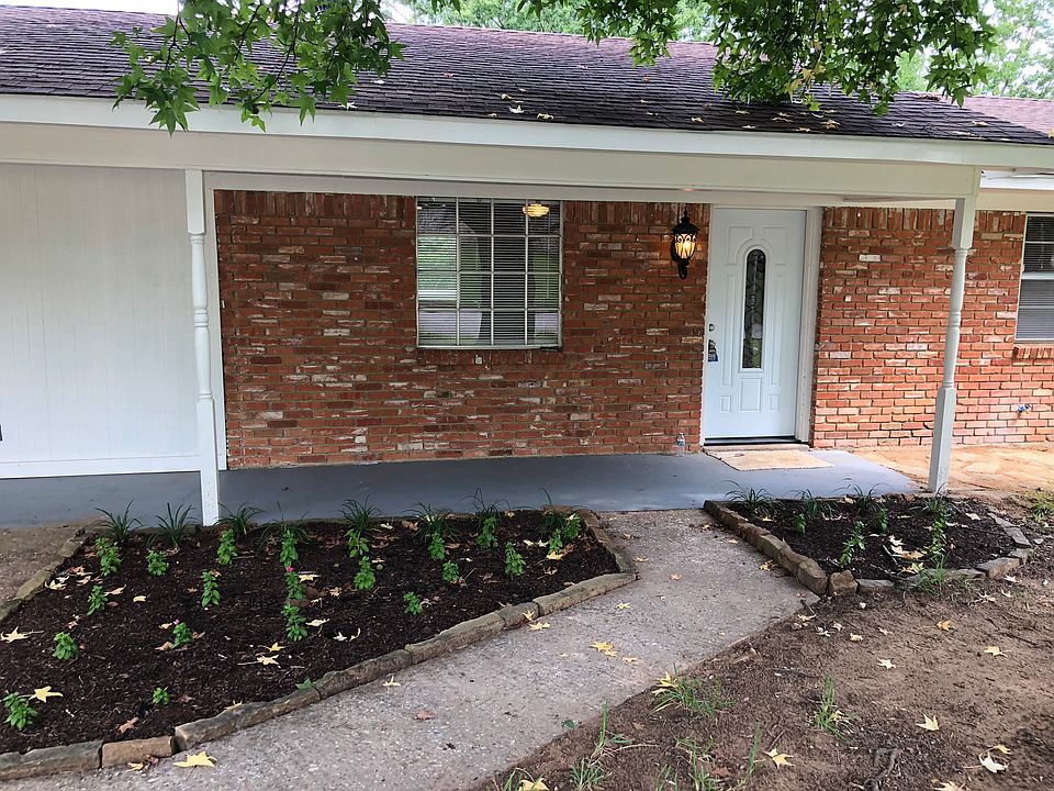 1st image of 222 Ross Ave