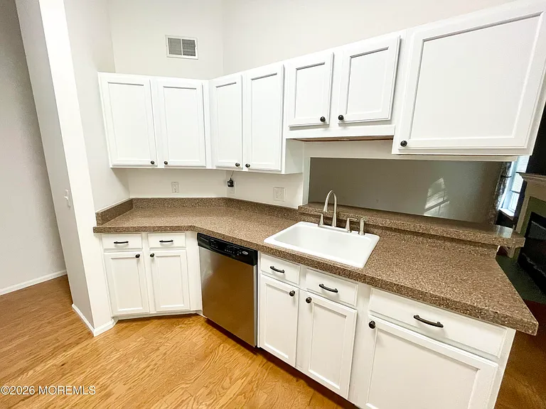 220 Middie Ln — Photo 8
