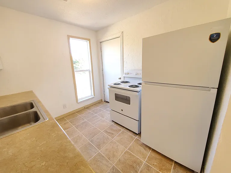 702 S Drexel St #C — Photo 2