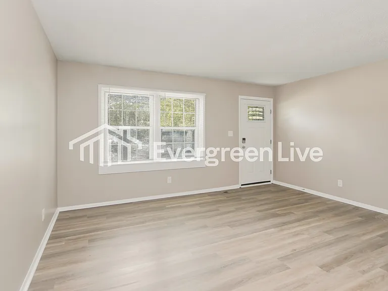 3673 Tiffany Dr — Photo 4