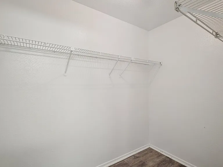 Porterwood Apartments — Photo 28