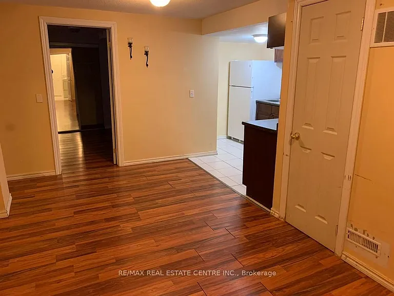 505 Rossellini Dr — Photo 13