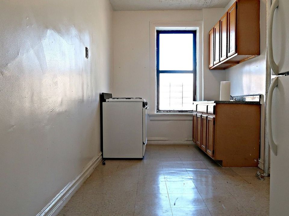 2nd image of 236 Montgomery St APT 4C