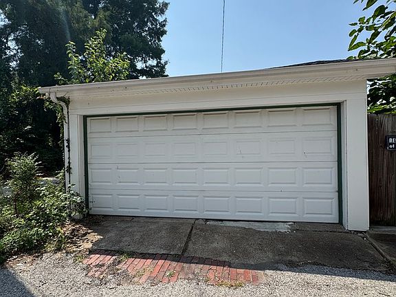 2nd image of 3207 Dakota St
