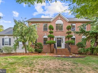 3 Sara Dr, Robbinsville, NJ 08691