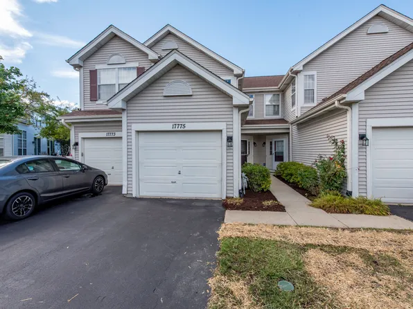 17775 W Braewick Rd, Gurnee, IL 60031