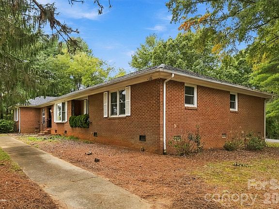 3rd image of 221 Lee Black Rd