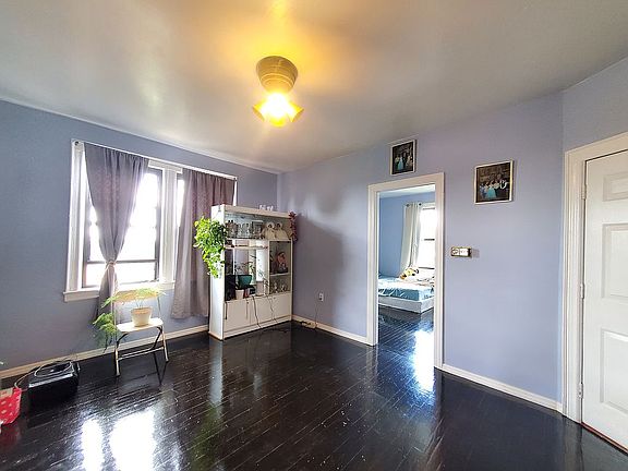 4th image of 5169 48th St