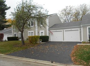 1270 Downing St, Roselle, IL