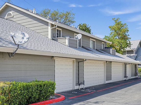2nd image of 125 Pierpoint Cir