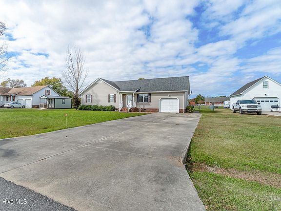 3rd image of 215 Melonie Drive