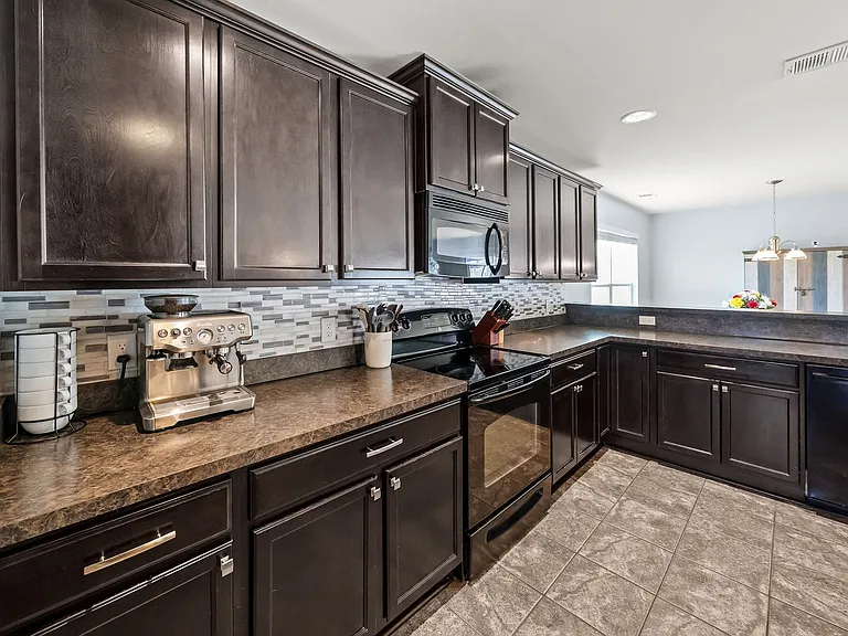 415 Valdez Ct — Photo 12