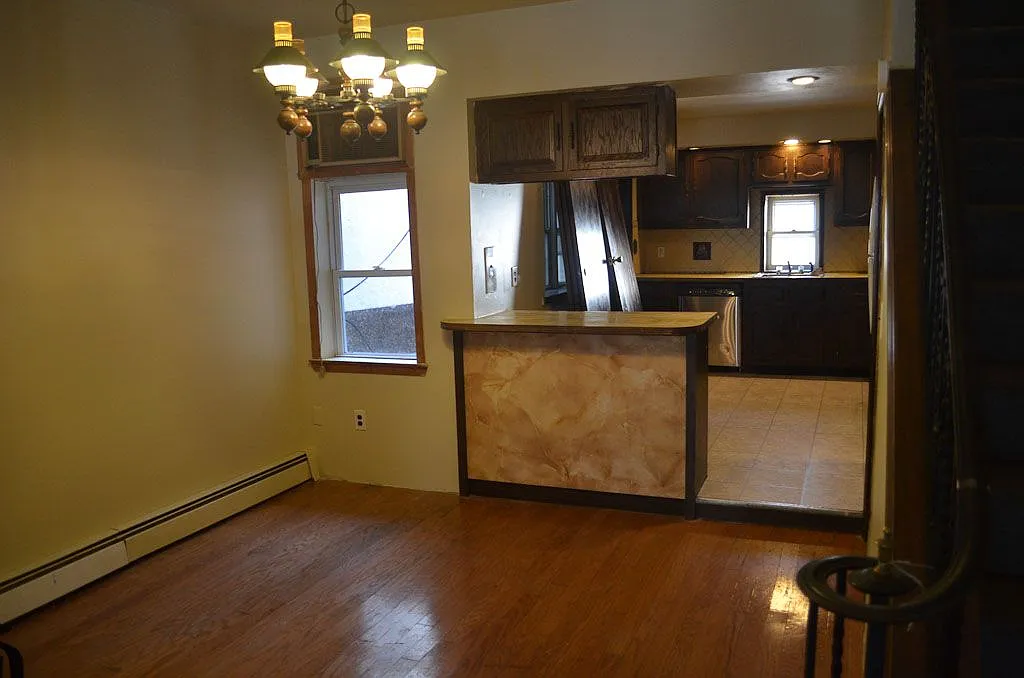 4 bed, 1.0 bath, $2,650 — Photo 3