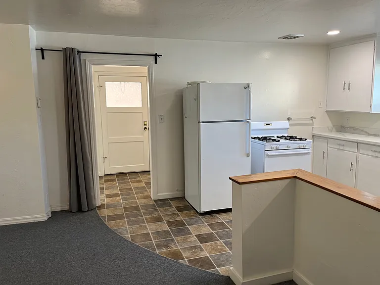 416 Tyrella Ave — Photo 1