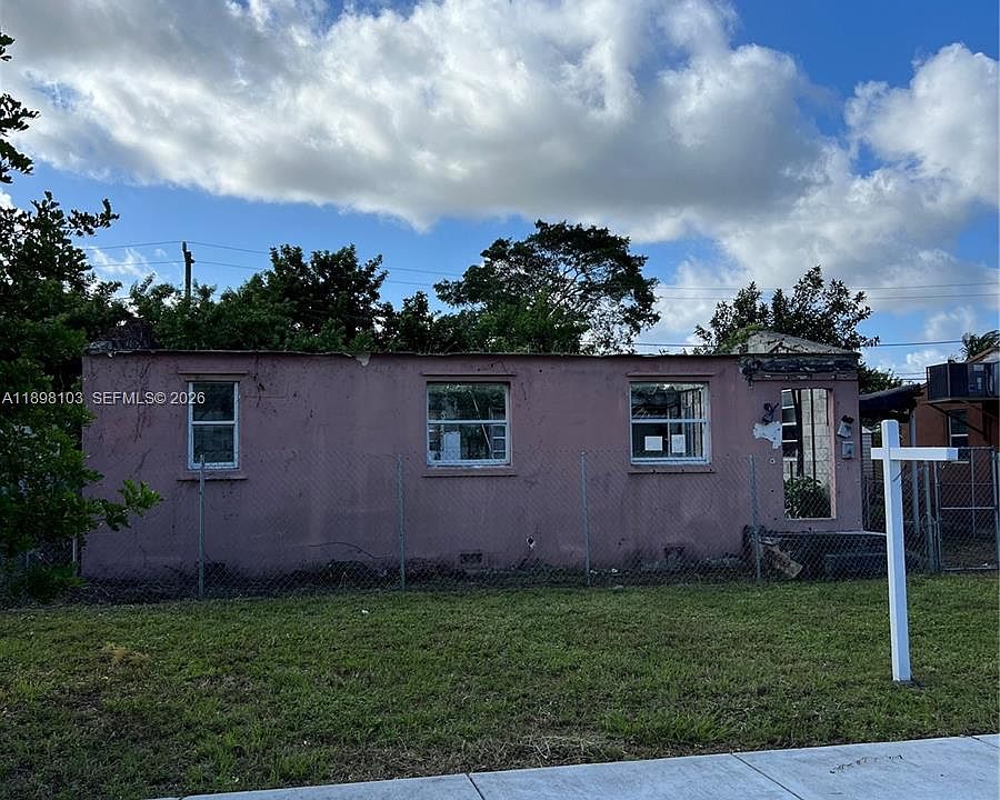 1st image of 2122 Dewey St