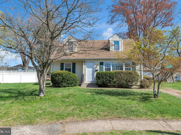 7 Penn Ct, Ewing, NJ 08628