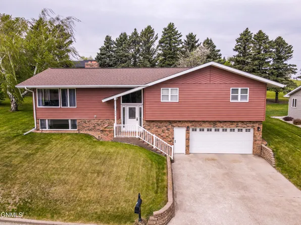 220 Hillcrest Ave, Enderlin, ND 58027