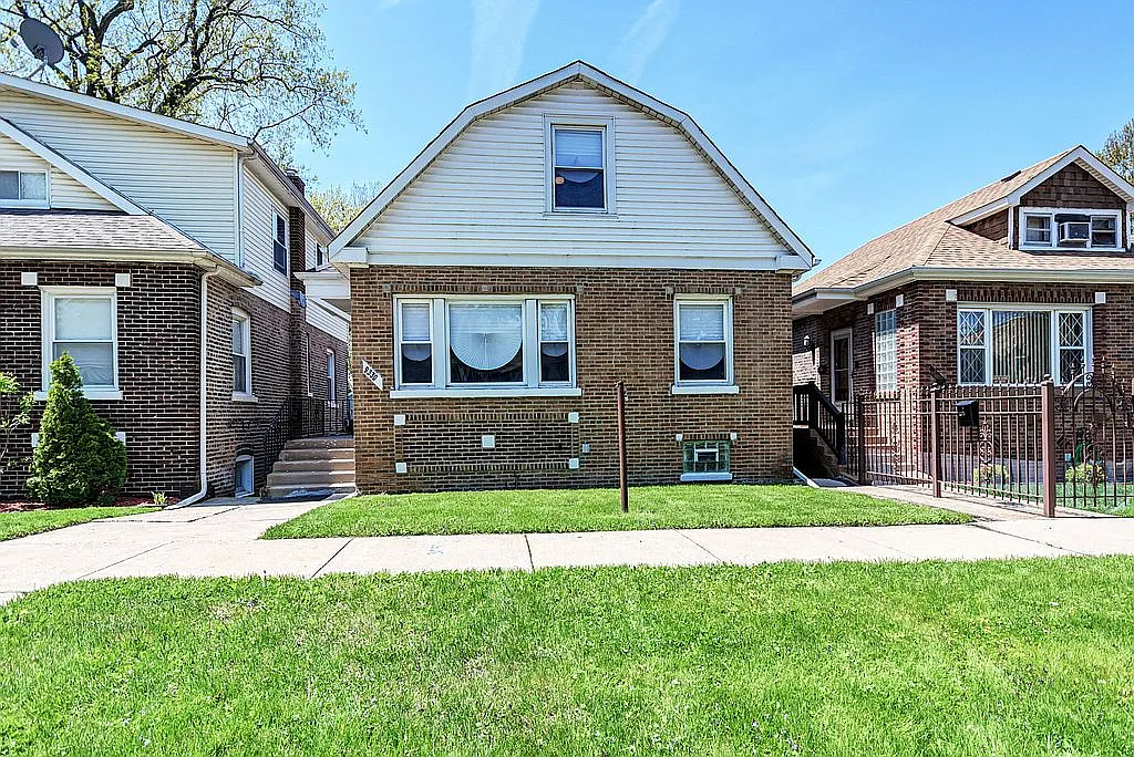 9330 S Saginaw Ave photo 1
