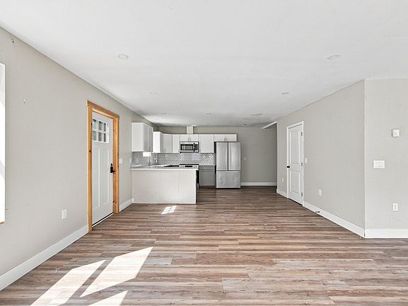 5th image of 324 Forest Avenue