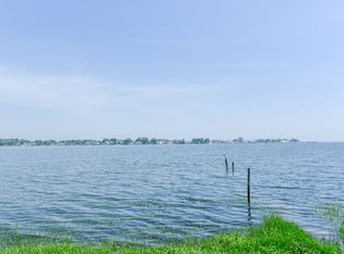 22 Lowndes Ave, Norwalk, CT 06854